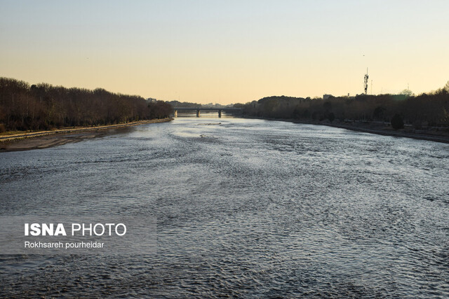برداشتهای غیرمجاز بالادست زایندهرود متوقف نشده است برداشتهای غیرمجاز بالادست زایندهرود متوقف نشده است