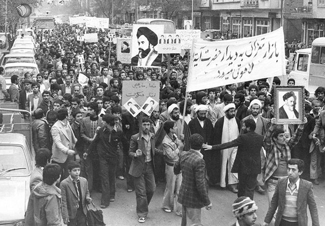 حمایت شخصیتها از امام(ره) و تظاهرات در شهرهای مختلف حمایت شخصیتها از امام(ره) و تظاهرات در شهرهای مختلف