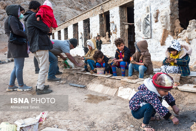 گالری گِلی؛ پاتوق هنرنمایی رهگذران