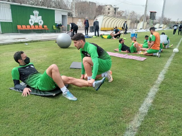 حضور هیئت صربستانی در تمرین تیم فوتبال ذوبآهن + عکس