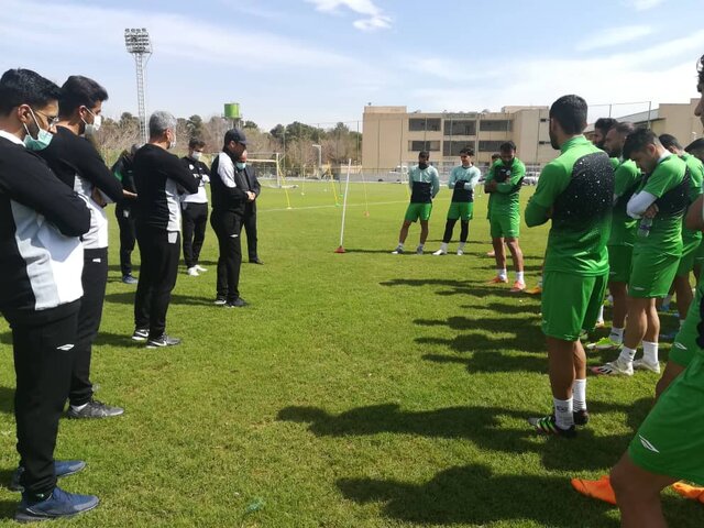 حضور هیئت صربستانی در تمرین تیم فوتبال ذوبآهن + عکس