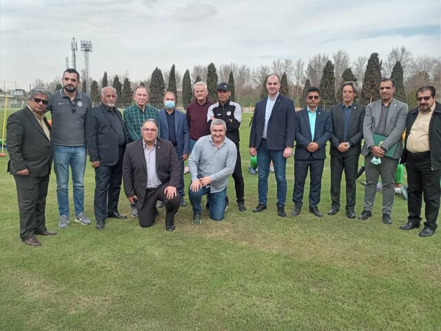 حضور هیئت صربستانی در تمرین تیم فوتبال ذوبآهن + عکس حضور هیئت صربستانی در تمرین تیم فوتبال ذوبآهن + عکس