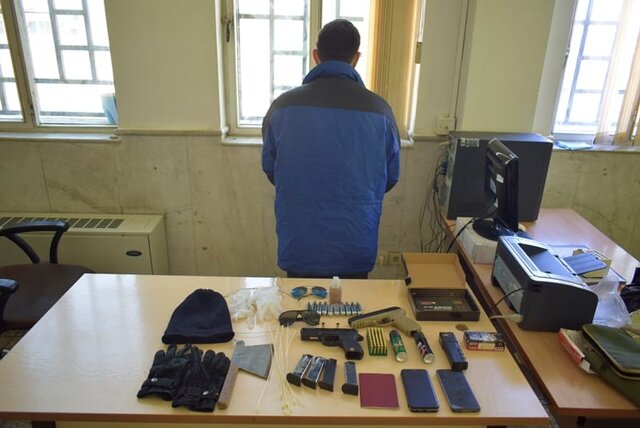 سارق مسلح تاکسی به دام پلیس افتاد