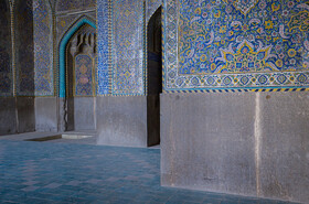 دیواره ستونهای گنبد اصلی مسجد سید اصفهان که در اثر فرونشست ترک برداشته و درحال گسترش هستند.