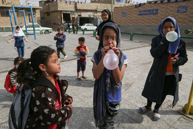 کودکان حاشیه شهر اصفهان هرروز تماشاگر کارتن‌خوابی، اعتیاد و خرید و فروش مواد‌مخدر و فقر در این مناطق هستند.