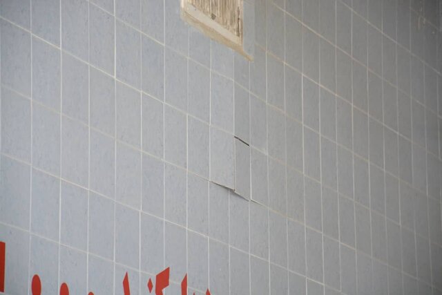 کمر استخر گلپایگان زیر بار بیتوجهیها شکست