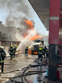 حریق تانکر ۲۰ هزار لیتری بنزین در جایگاه سوخت در اصفهان