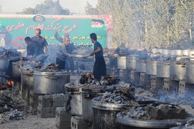آیین پخت و توزیع ۱۵۰دیگ غذای نذری- مبارکه اصفهان
