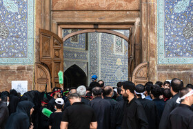 اقامه نماز ظهر عاشورا در اصفهان