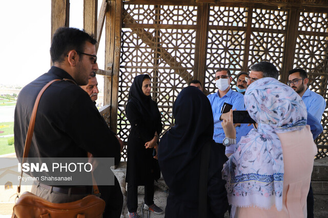 تیغ اصلاح بر قوس گنبد مسجد جامع عباسی!