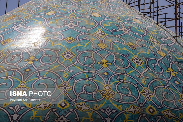 تیغ اصلاح بر قوس گنبد مسجد جامع عباسی!