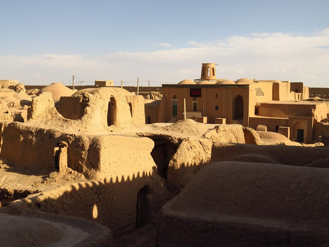 «قلعه قورتانِ» ورزنه؛ دژِ نظامی 1100 ساله