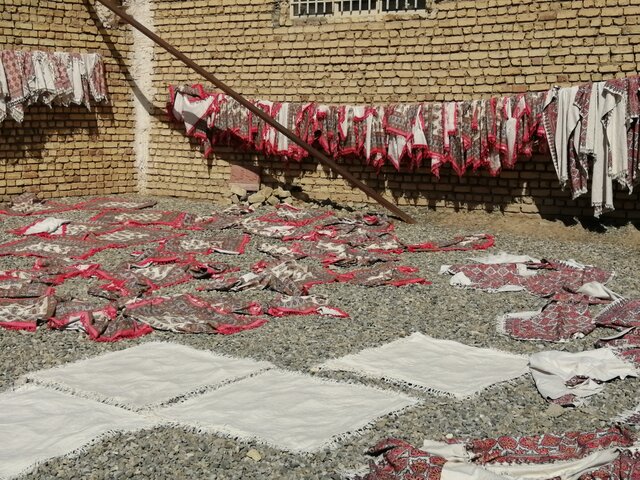 چرا در شهرداریها یک ویترین صنایعدستی نداریم؟!