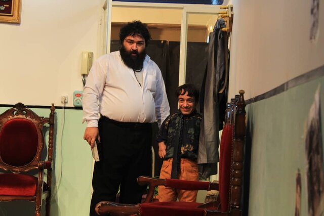 دردسرهای اجرای نمایش در فصل فیلترینگ و اعتراض / قصه ظهر جمعه؛ روایت گذار از سنت به مدرنیته