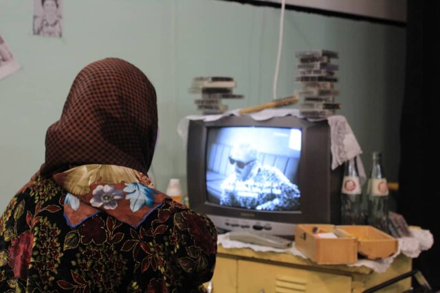 دردسرهای اجرای نمایش در فصل فیلترینگ و اعتراض / قصه ظهر جمعه؛ روایت گذار از سنت به مدرنیته