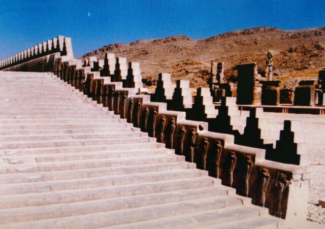 ما برای وطن هستیم و وطن برای ماست