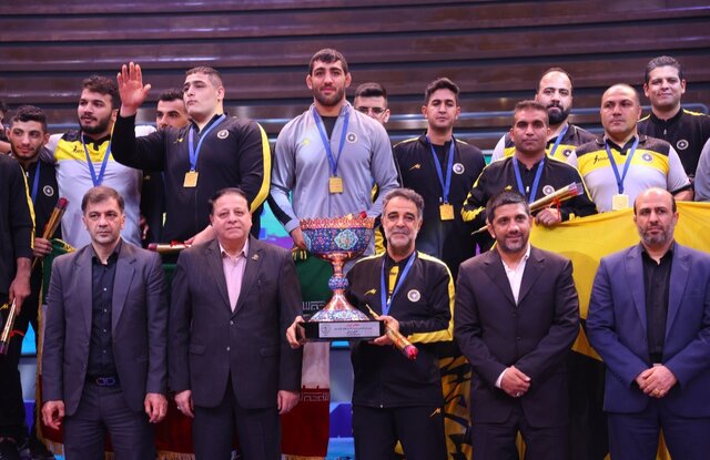 جام قهرمانی در دست اصفهانیها جام قهرمانی در دست اصفهانیها