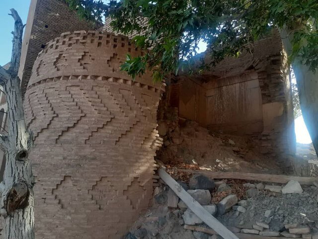 نبض حیات کاخ سرهنگ آباد، کُند میزند