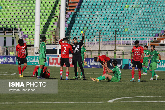 رفت و آمد گاندوها در پنجره زمستانی
