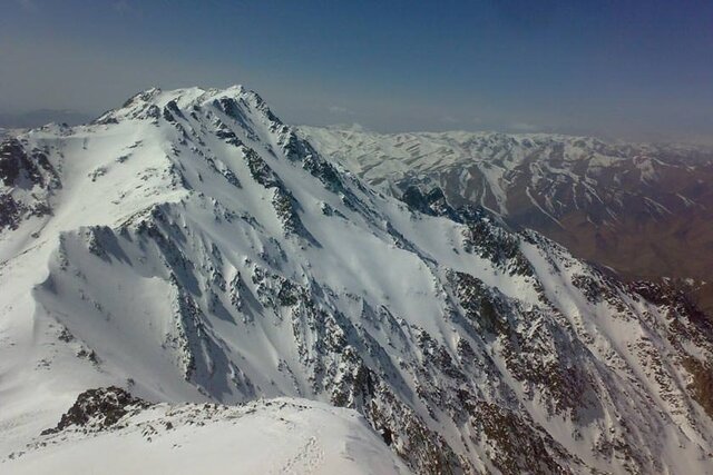 دارهند، کرکس نشد/تیشه معدن داران به سنگ خورد