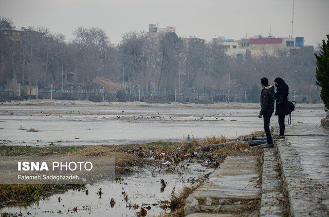 موسوی‌ لارگانی: مسأله آب در استان اصفهان را جدی بگیرید