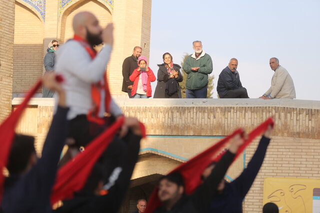 خندستان و ارتقای کیفیت نمایش خیابانی