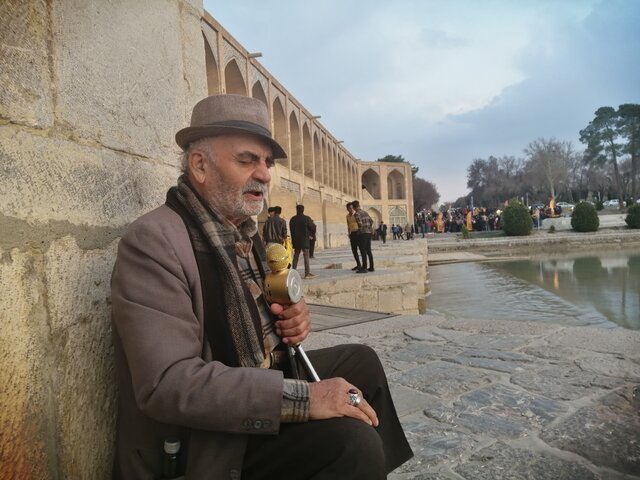 گپوگفتی با خوانندگان زیر پل خواجو  گپوگفتی با خوانندگان زیر پل خواجو