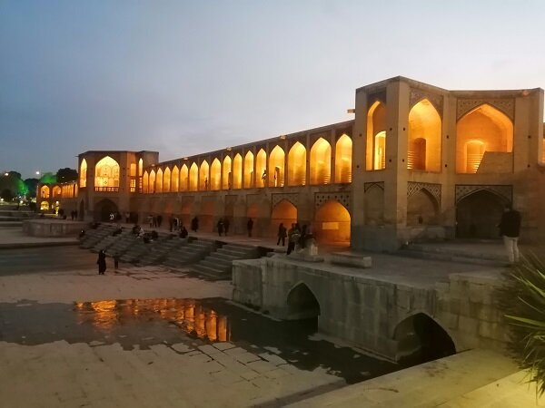 گپوگفتی با خوانندگان زیر پل خواجو