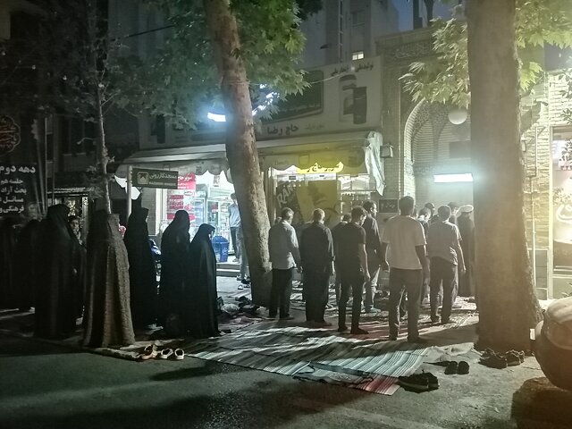 مسجد کازرونی هنوز برجاست / اما من از شب میترسم!