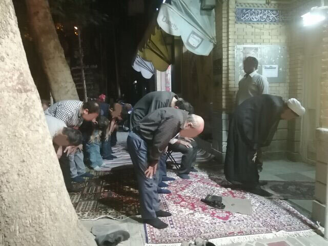 مسجد کازرونی هنوز برجاست / اما من از شب میترسم!