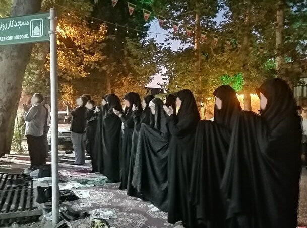 مسجد کازرونی هنوز برجاست / اما من از شب میترسم!