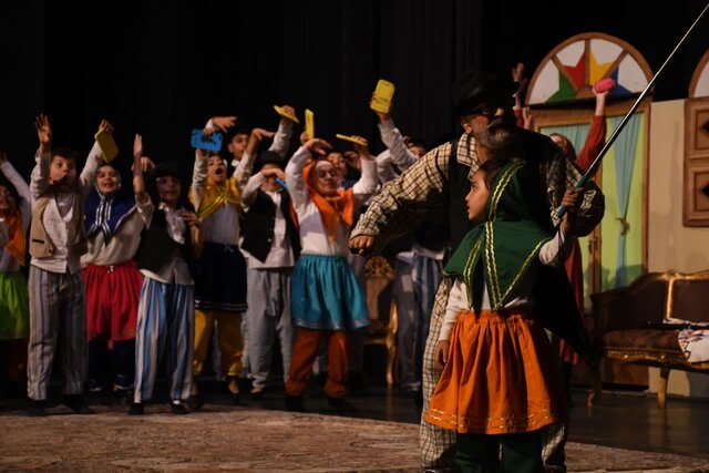 نمایشگری بازیگران کودکِ «چلمن خان» در کنار بازیگران حرفهای