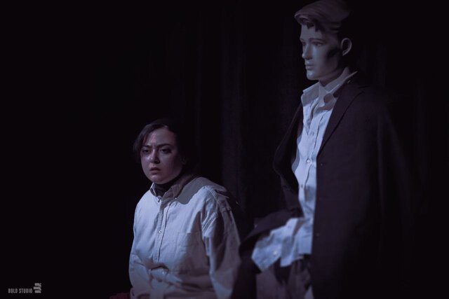 مواجهه با گرههای کور و ناخواسته در نمایش «گوش کن»