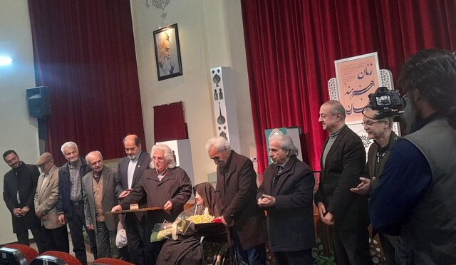 استاد امامی: خدا را شکر که حضور بانوان را در همۀ عرصهها مشاهده میکنیم