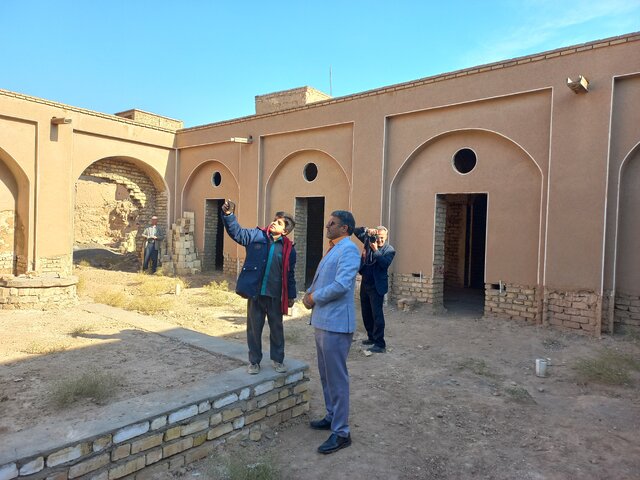 سلفی فعالان گردشگری نوشآباد با موزه نیمهتمام این شهر