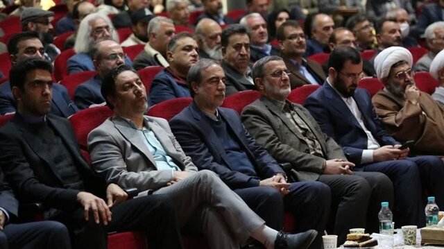 اصفهان یکی از قلههای رفیع فرهنگ، هنر و رسانه کشور است اصفهان یکی از قلههای رفیع فرهنگ، هنر و رسانه کشور است