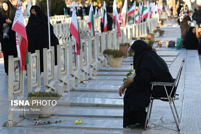 عکس تزئینی است گلزارهای شهدا به قطب فرهنگی تبدیل شوند