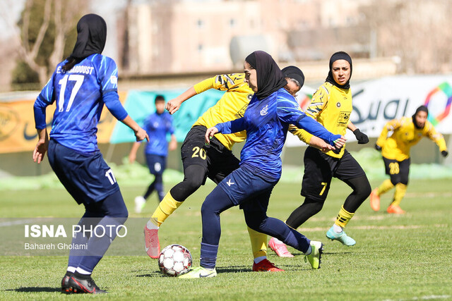 عکس تزیینی است حضور ۳ فوتبالیست فارسی در اردوی تیم ملی فوتبال زیر ۱۵ سال بانوان