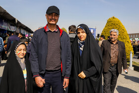 حضور خانوادگی اصفهانی‌ها در جشن ملی ۲۲ بهمن