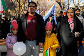 حضور خانوادگی اصفهانی‌ها در جشن ملی ۲۲ بهمن