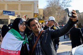 حضور خانوادگی اصفهانی‌ها در جشن ملی ۲۲ بهمن