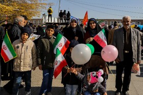 حضور خانوادگی اصفهانی‌ها در جشن ملی ۲۲ بهمن