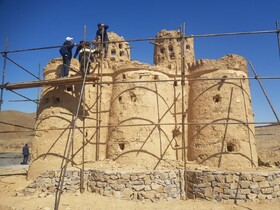 آغاز مرمت برج کبوترخانه قلعه ترکی لنجان‌