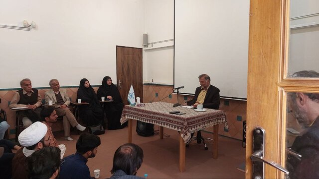 نشستی دربارۀ ابنسینا و مکتب فلسفی اصفهان