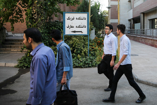 دانشگاه مسئول پاسخگویی به جامعه است دانشگاه مسئول پاسخگویی به جامعه است