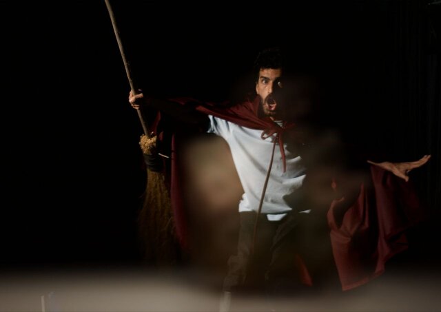 اقتباسی از نمایش شکسپیر در «هذیان هملت»