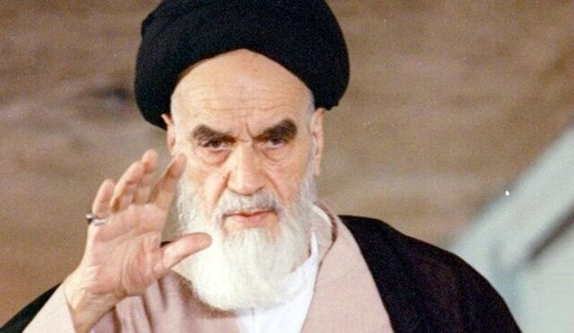 امام خامنه ای مفسری امین بر اندیشه های امام خمینی (ره) است امام خامنه ای مفسری امین بر اندیشه های امام خمینی (ره) است