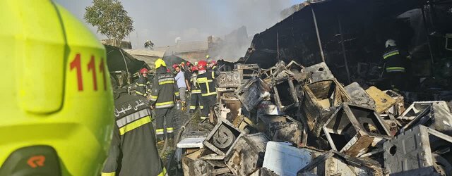 انبار لوازم خانگی در کوچه یخچال اصفهان طعمه حریق شد انبار لوازم خانگی در کوچه یخچال اصفهان طعمه حریق شد