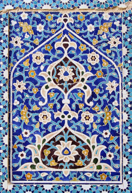آخرین ظرفی که زایندهرود را بدرقه میکند / الهام از مقرنس گنبد مسجد جامع ورزنه در خلق سفال