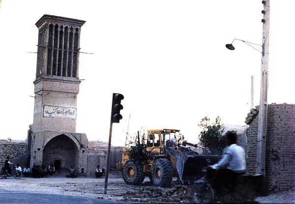آخرین ظرفی که زایندهرود را بدرقه میکند / الهام از مقرنس گنبد مسجد جامع ورزنه در خلق سفال